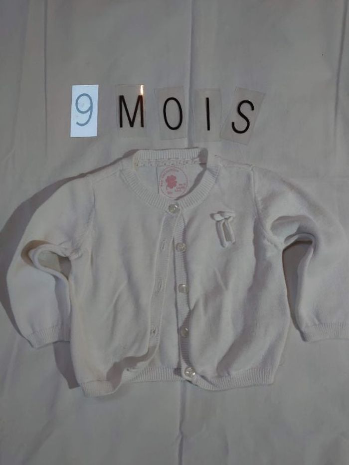pull gris, bon état, 9 mois, marque kitchoun