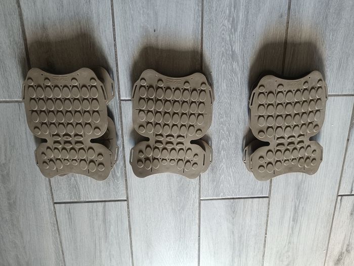 200 genouillères de haute protection. Prix 5€ la paire de - photo numéro 5