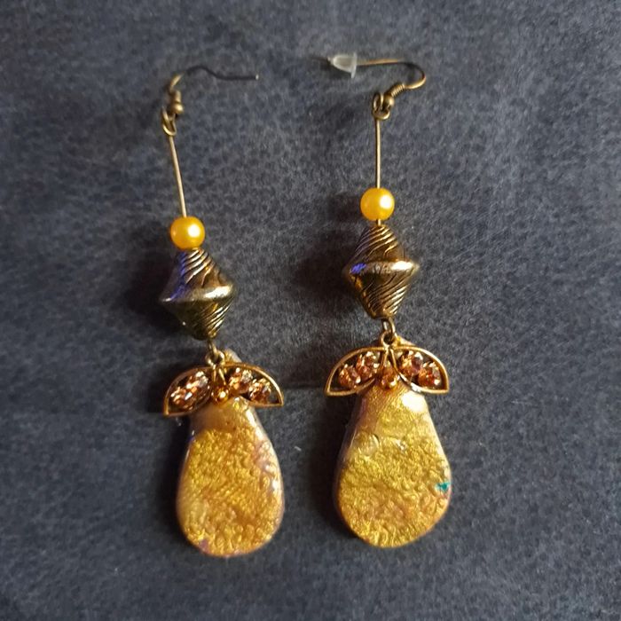 Boucles d'oreilles pendante en résine et pâte polymere - photo numéro 11