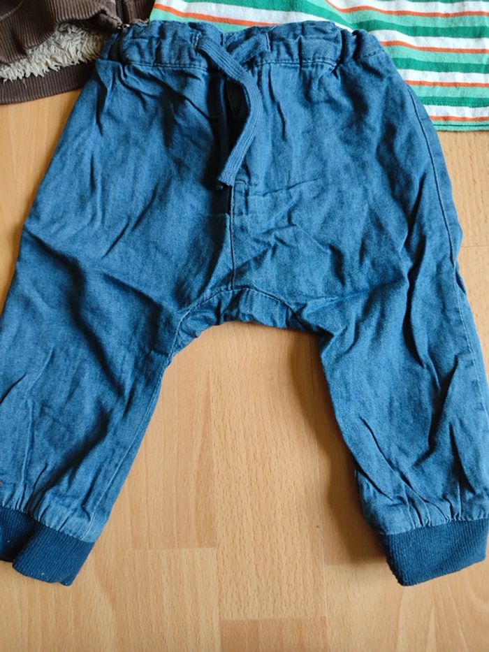 Lot ensemble Jeans souple + t-shirt manches courtes + sweat zippé à capuche en 6M - photo numéro 3