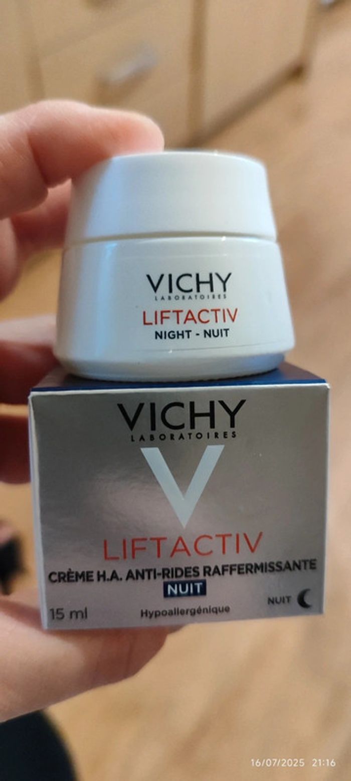 Vichy
Lift Activ Crème H.A. de Nuit Anti-Rides Raffermissante, 50ml - photo numéro 2