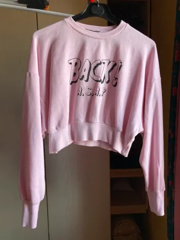 Superbe sweat-shirt top crop marque Zara jamais porté