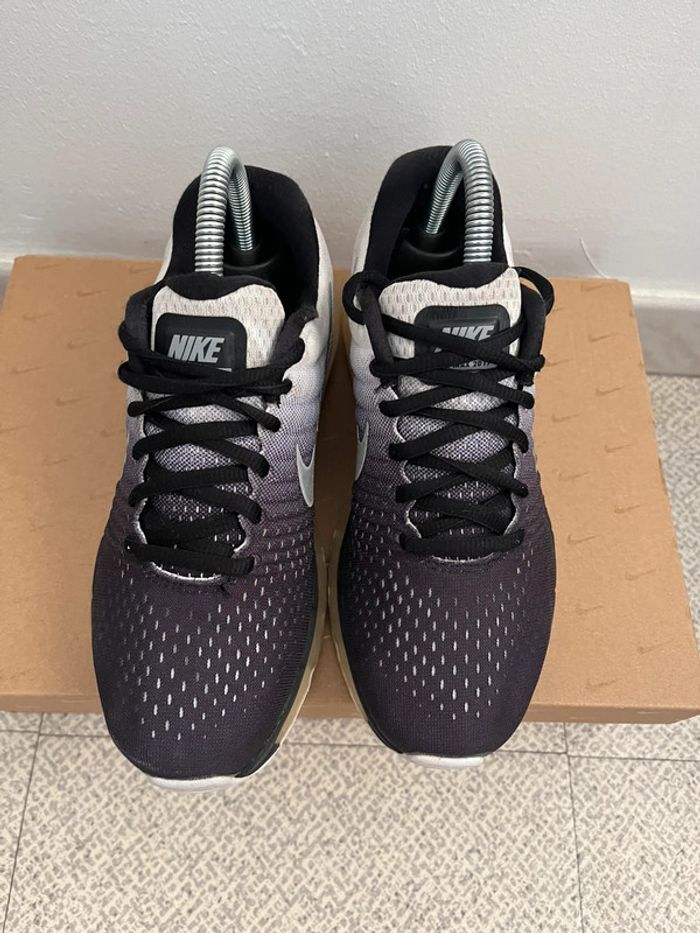 Baskets Nike AirMax 2017 Taille (37.5) - photo numéro 2