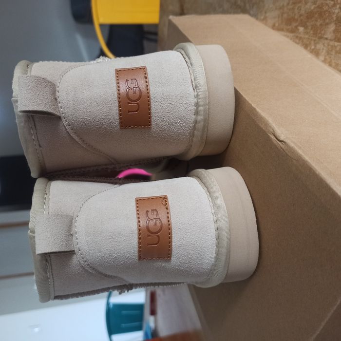 UGG BOTTINES BEIGE NEUVES - photo numéro 2