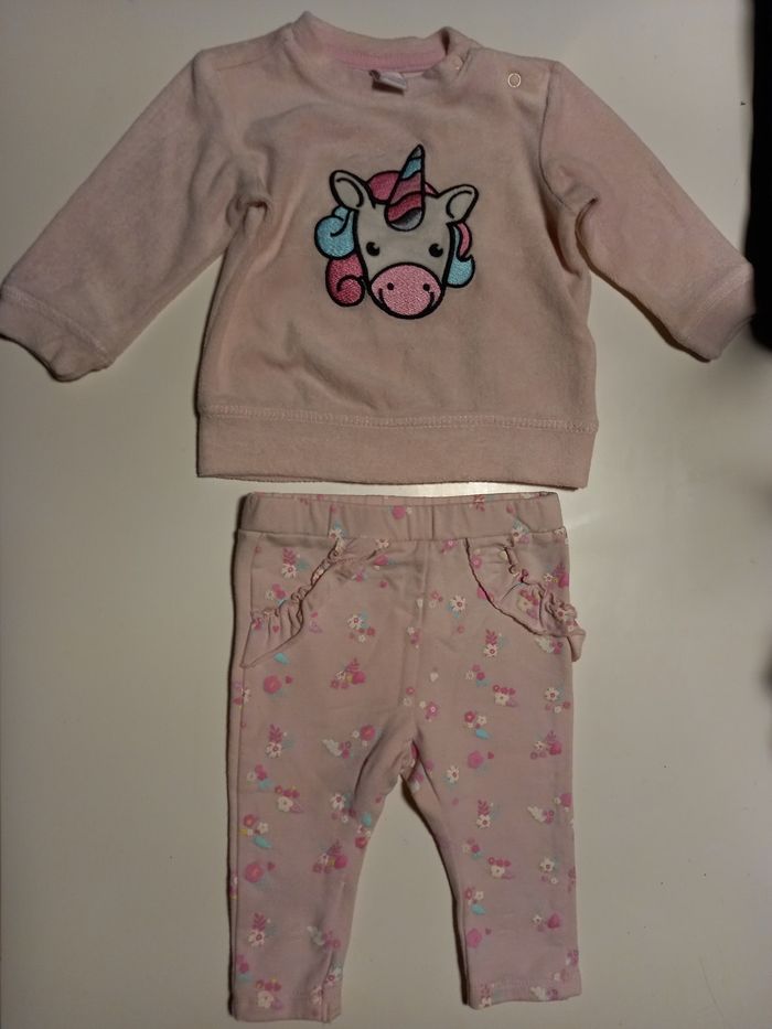 Ensemble pull pantalon.