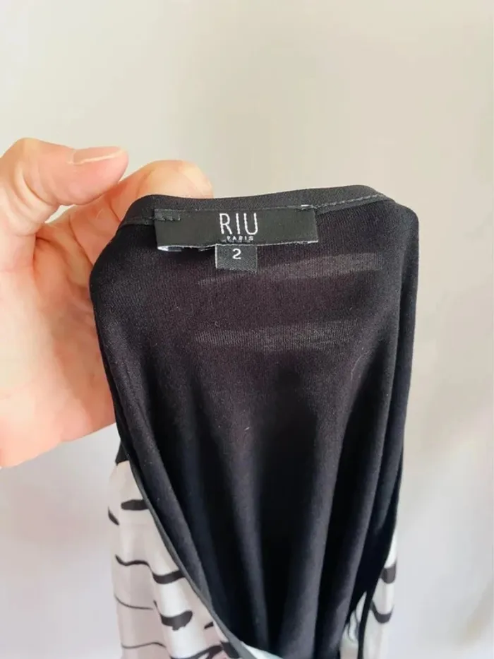Joli haut satiné riu 38/40 noir et blanc - photo numéro 4