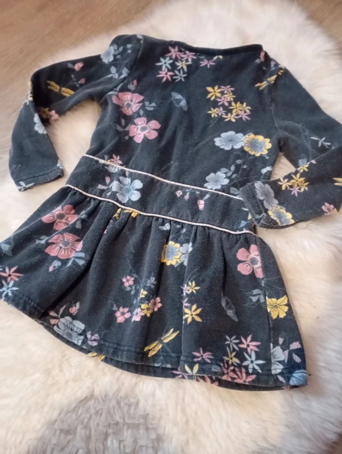 1€ robe Kiabi fleuri 4 ans - photo numéro 5