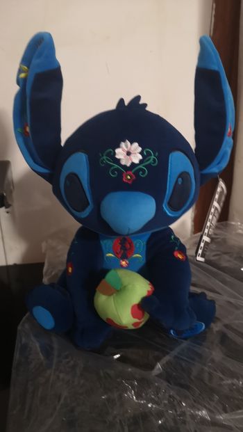 Peluche stitch crashes blanche neige
