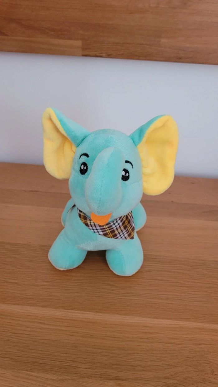 Adorable peluche éléphant vert turquoise - photo numéro 6
