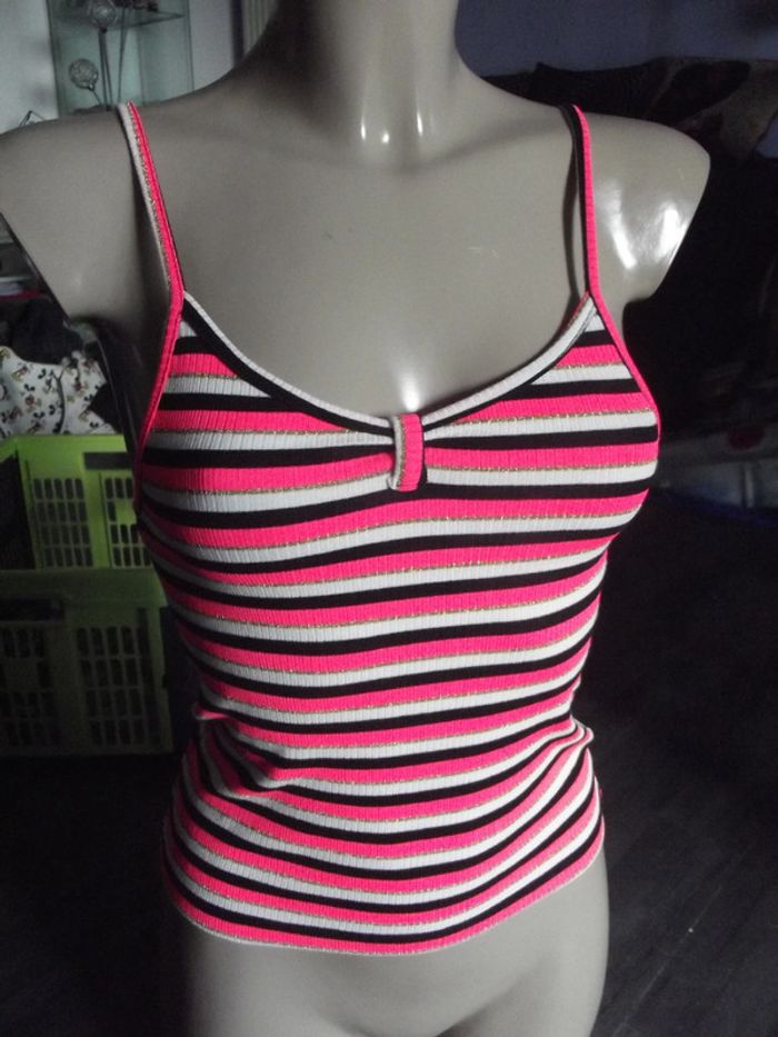 top débardeur court xs / 34 jamais porté - photo numéro 2