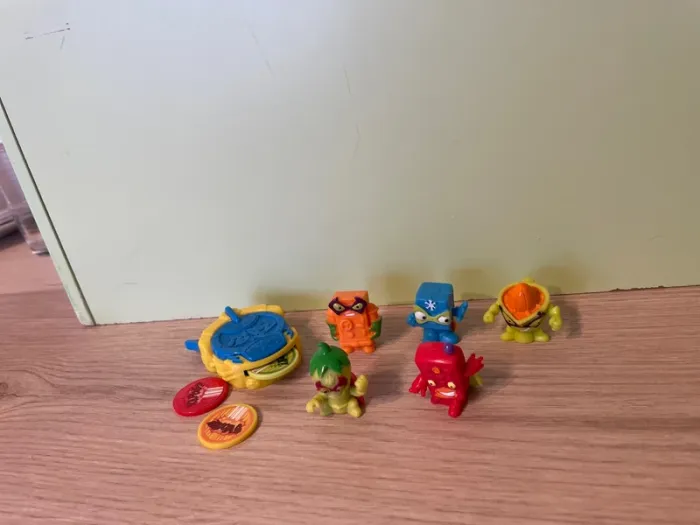 Figurines SuperZings