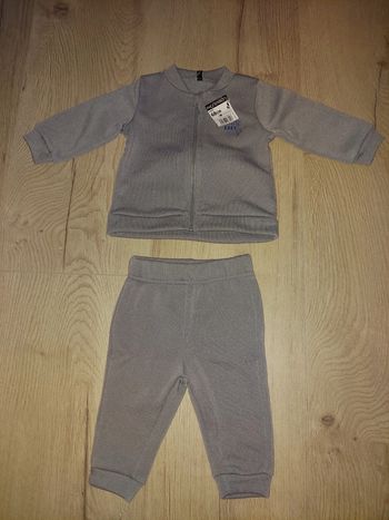 Ensemble 2 pièces 6 mois neuf