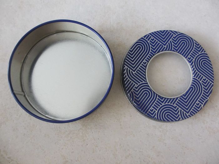 Boîte ronde en métal - photo numéro 2