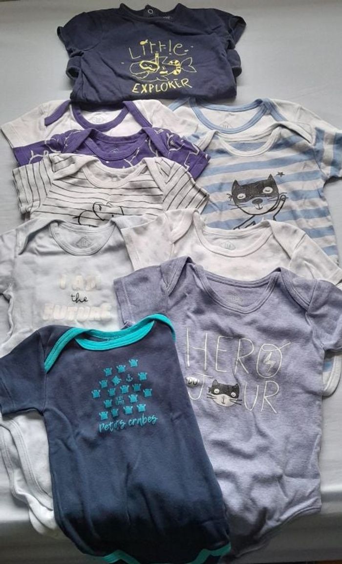 Lot 10 bodys manches courtes 18-24 mois