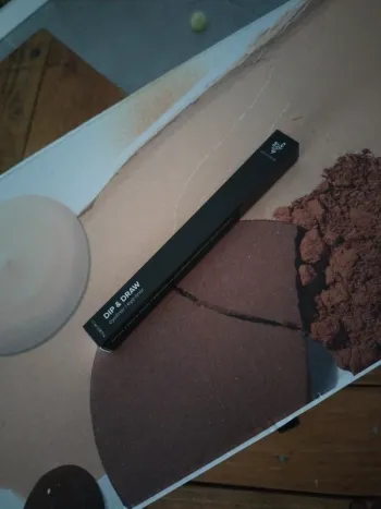 Eye liner
