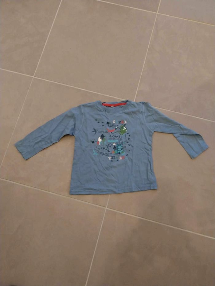 Tee shirt bleu avec dessin T4A