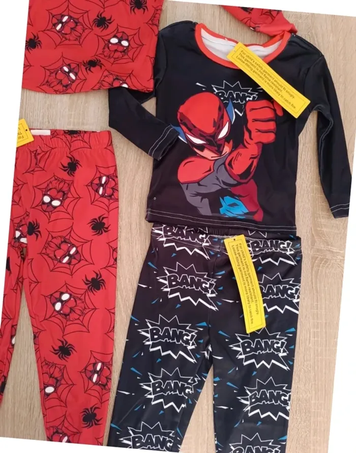 Lot de 2 pyjamas Neuf Taille 4 ans mais fait plus 2 ans - photo numéro 2