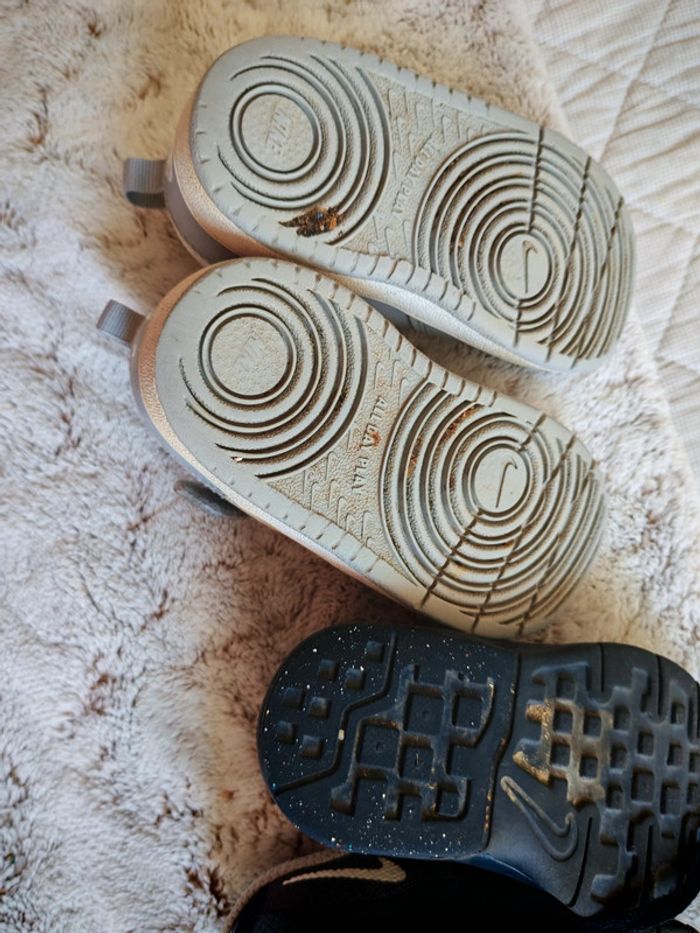 Baskets Nike taille 23.5 - photo numéro 9