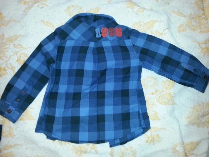Superbe chemise en 4 ans - photo numéro 2