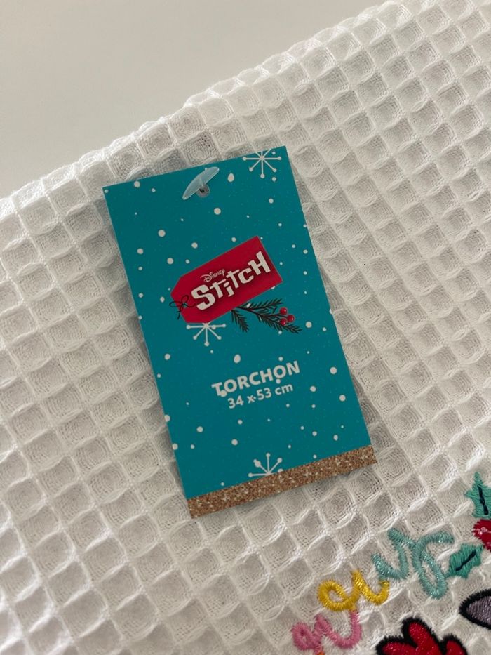 Lot 2 torchons rouge blanc Noël stitch Disney - photo numéro 2