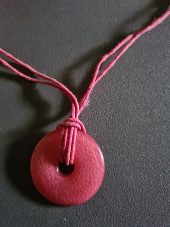 Collier. Lien 68 cm. rose