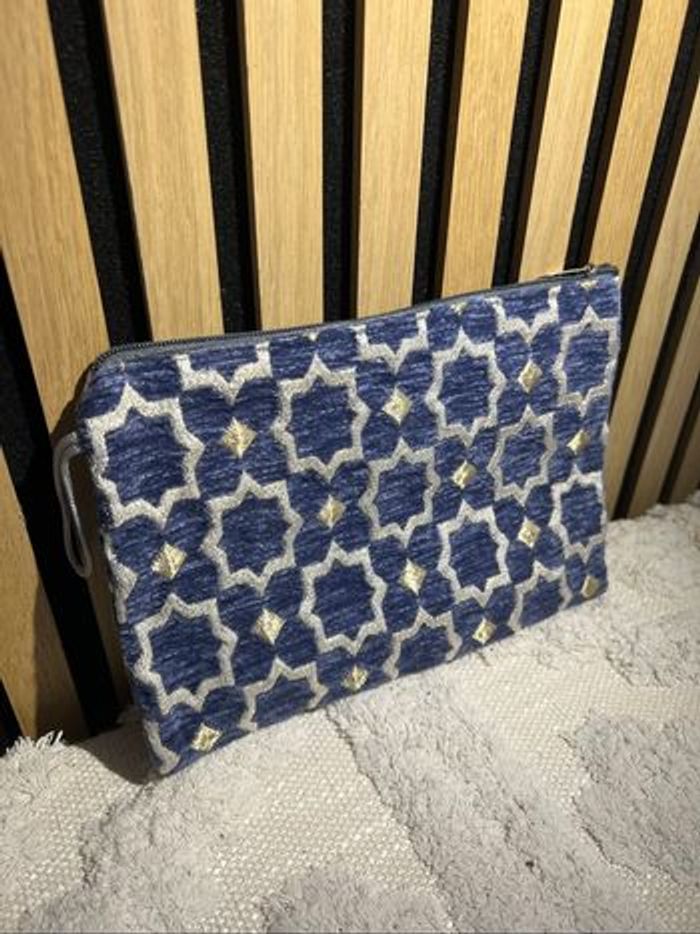 Pochette plate avec dragonne - photo numéro 2