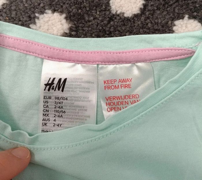 Pyjama short
Marque h&M
Taille 98 cm - photo numéro 3