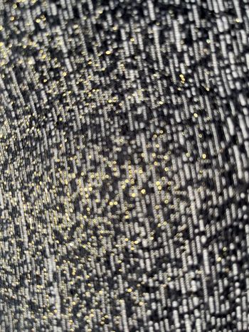 Pantalon contenant un fil doré