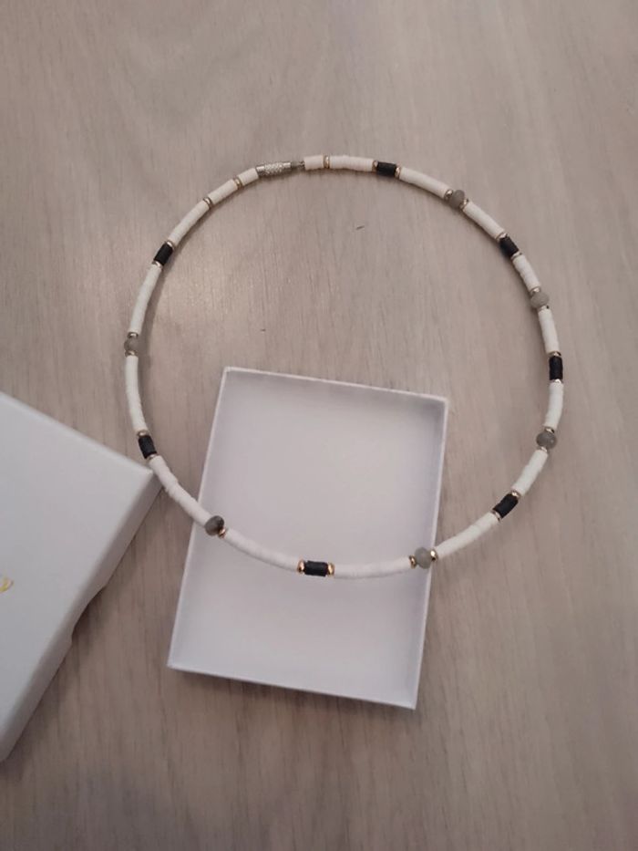 Collier tour du cou perles heishi et pierres naturelles