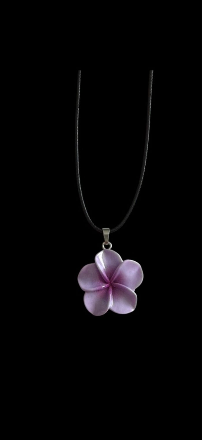 Collier avec pendentif fleur Hawaï monoi violette - photo numéro 2
