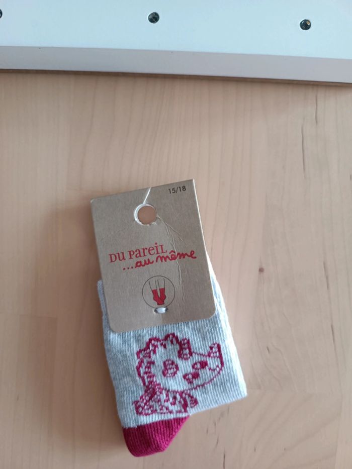 Paire de chaussettes neuves 15/18 - photo numéro 2