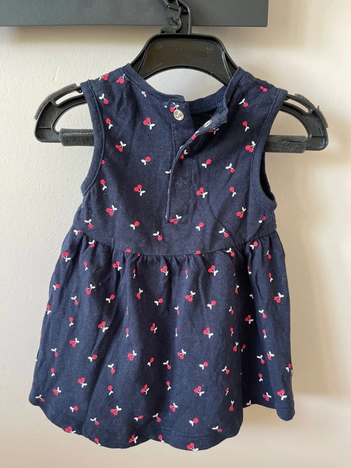 Robe Kiabi taille 3 mois très bon état - photo numéro 2