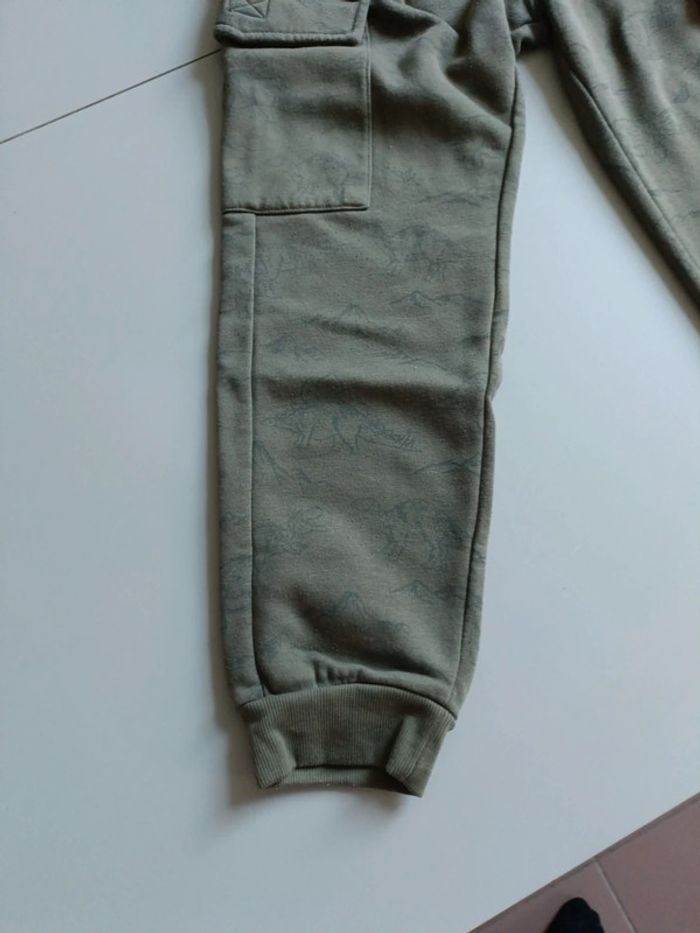 Pantalon jogging type cargo dinosaure Gémo 10 ans - photo numéro 2