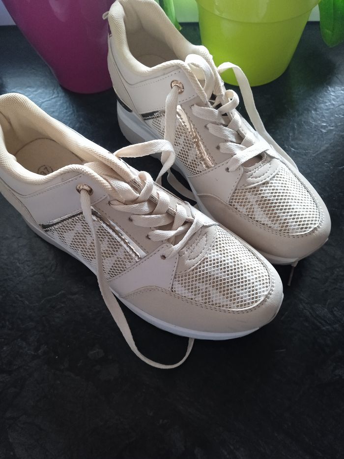 Chaussures beige fille taille 37 - photo numéro 2