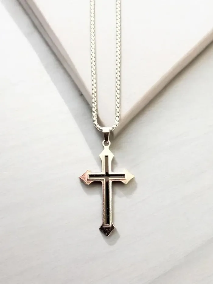 Croix gothique avec chaîne 60 cm