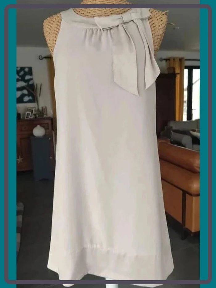 Robe taille 36 de marque H&M doublée très bon état