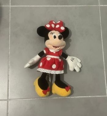 Peluche Minnie TBE acheté à Disney