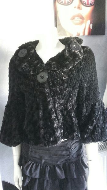 Veste état neuf noire imitation fourrure