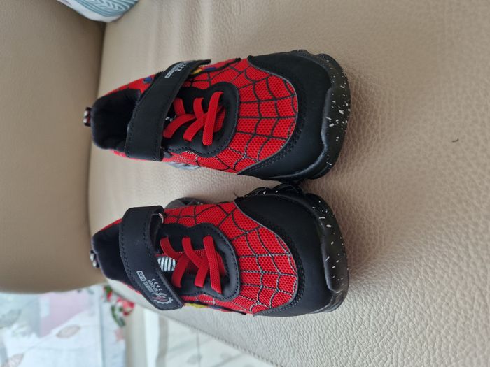 Baskets lumineuses garçon "Spider Man" - photo numéro 2