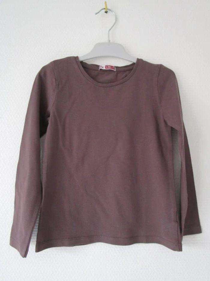 T-shirt taupe DPAM 5 ans TBE - photo numéro 2