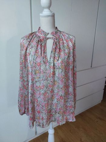 Jolie blouse en voile fleurie