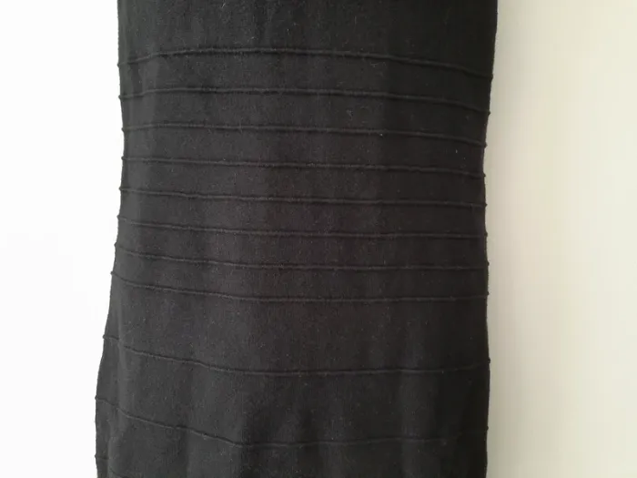 Robe noire moulante sans manches - photo numéro 3