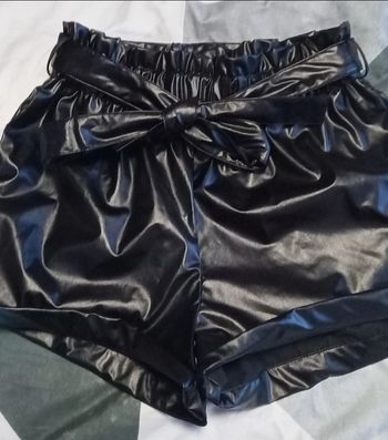 Short en simili cuir