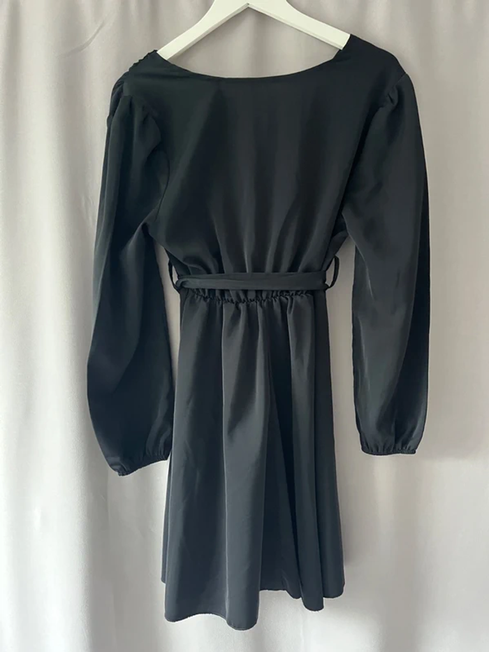 Robe noire - photo numéro 2