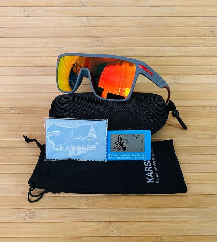 Paire de lunettes de soleil 50-3