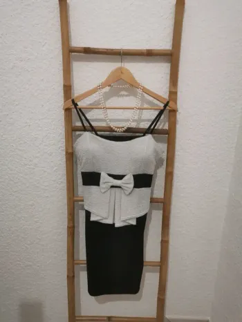 Robe noir et blanche