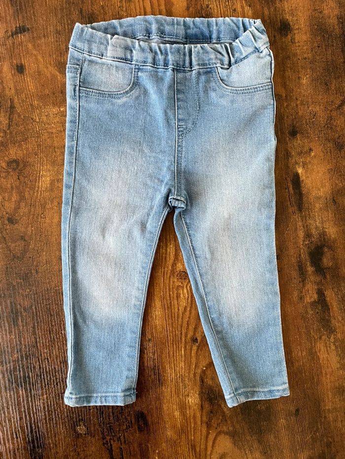 Lot de 2 jeans, un bleu et un rose avec coeurs - photo numéro 2