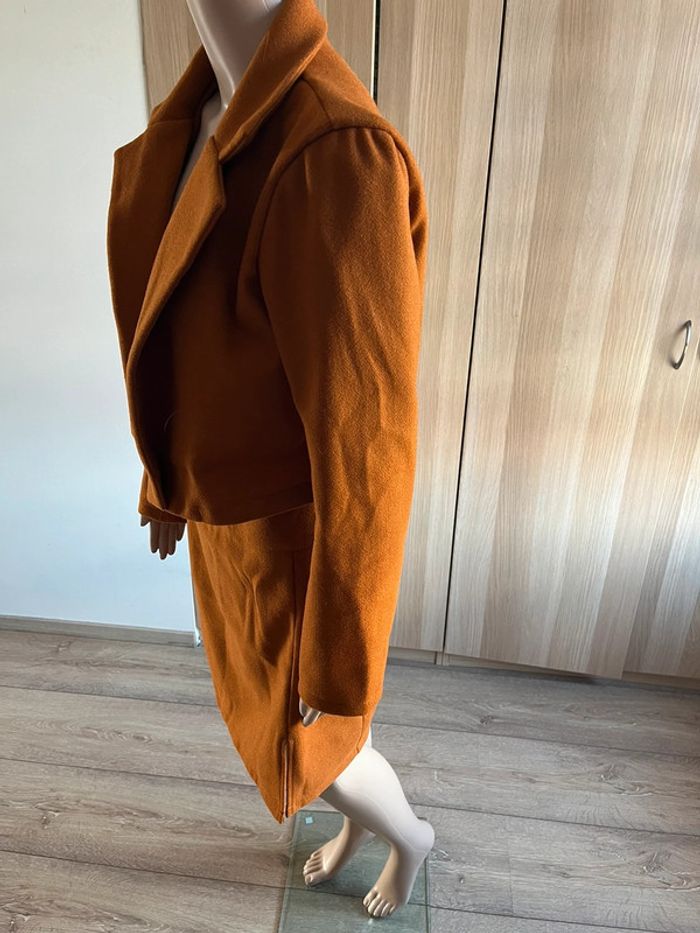 Tailleur - photo numéro 2