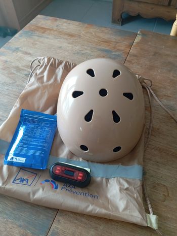 casque vélo 3 ans et +48-54 cm, lampe frontale et sac en toile