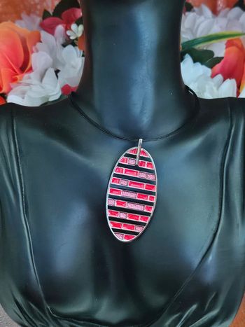 Collier avec son pendentif, ikita, en acier inoxydable